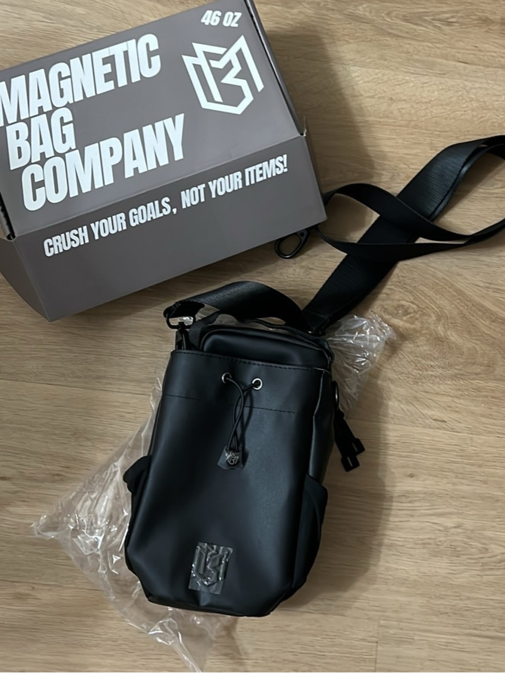 NEW in box Magnetic Bag company Magnetic Bottle Bag